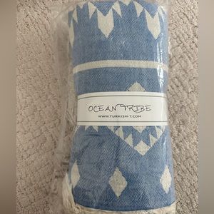 NWT - Ocean tribe Kilim throw☀️